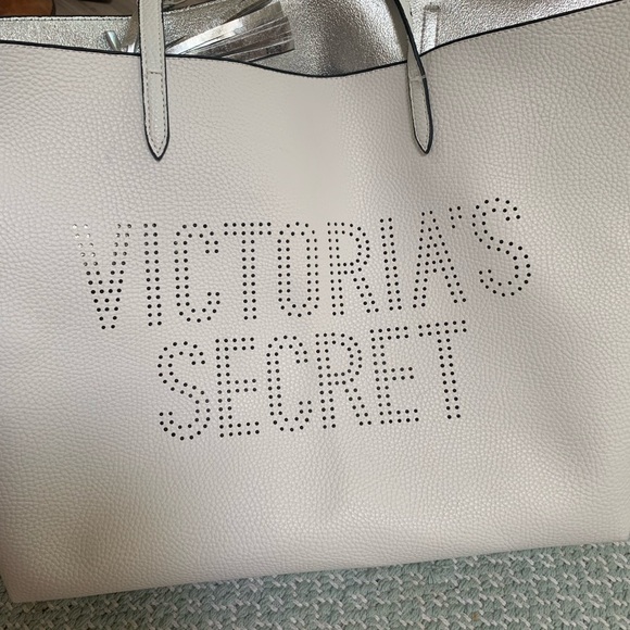 Victoria’s Secret large white tote with tassel 💙 - Picture 2 of 8